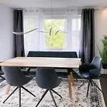 Apartment 170qm In Fuer Familien Mit Parken, 2 Balkone, Und Kueche