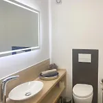 170qm In Fuer Familien Mit Parken, 2 Balkone, Und Kueche