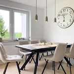 Lejlighed 170qm In Fuer Familien Mit Parken, 2 Balkone, Und Kueche *