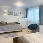 170qm In Fuer Familien Mit Parken, 2 Balkone, Und Kueche